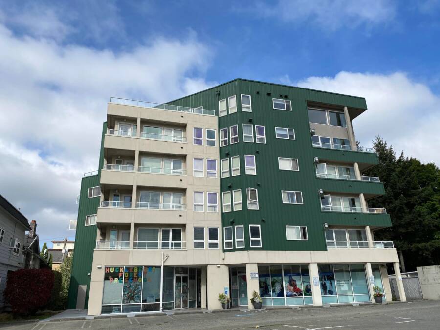 Layne Staleys Apartment