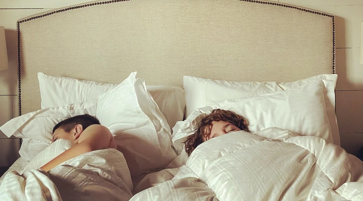 Can You Use A King Size Comforter On The Queen Bed? (Let’s Intrigue