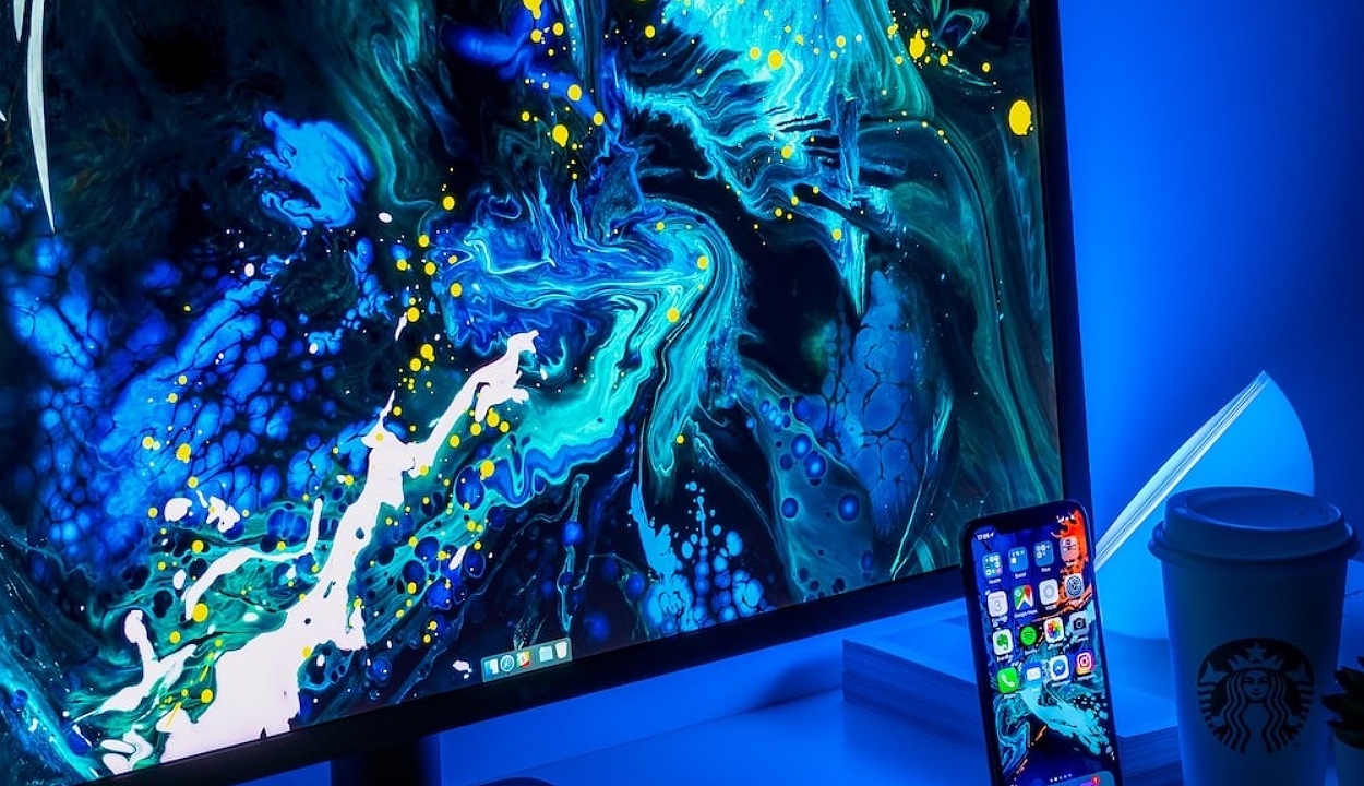 Difference Between TFT, IPS, AMOLED, SAMOLED QHD, 2HD, and 4K Displays