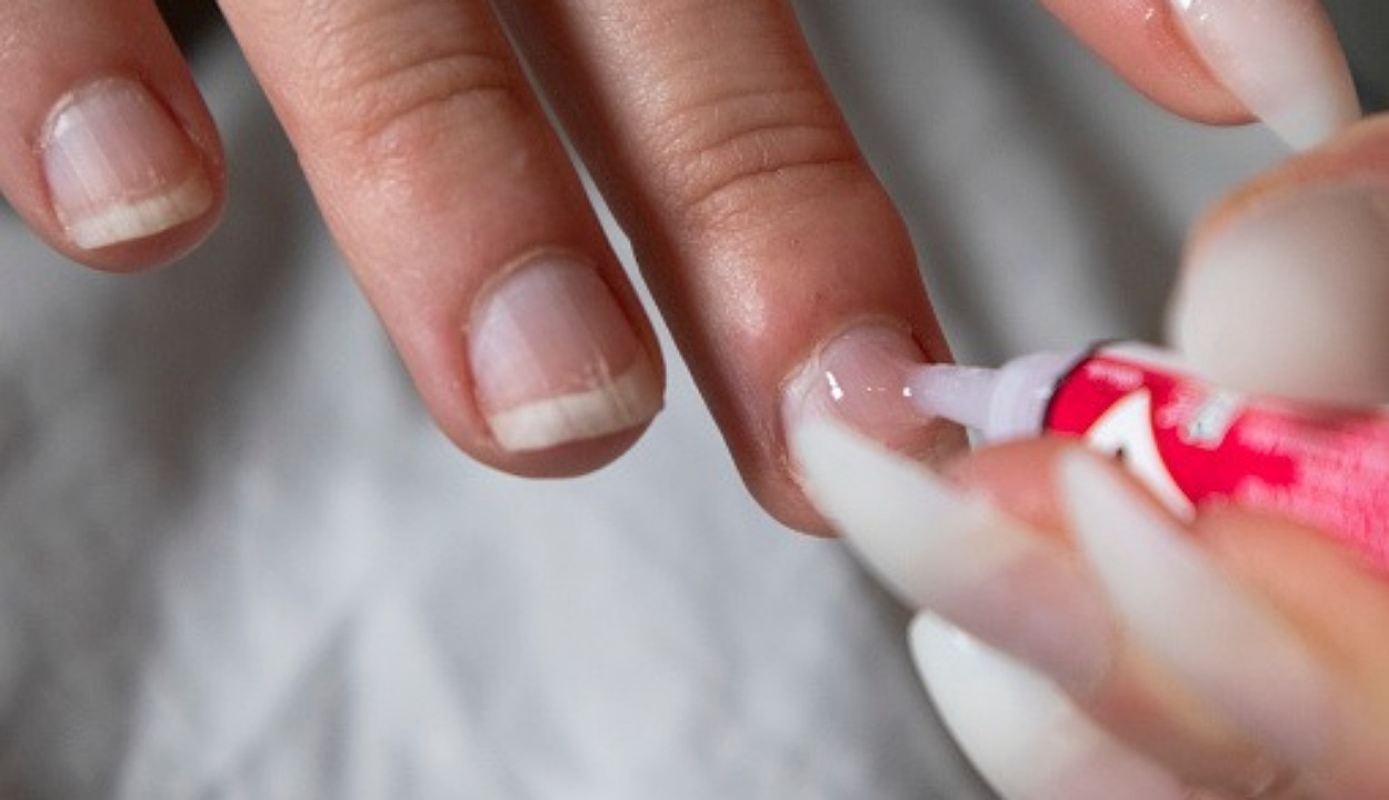 Nail Glue Vs. Super Glue (How To Use) All The Differences