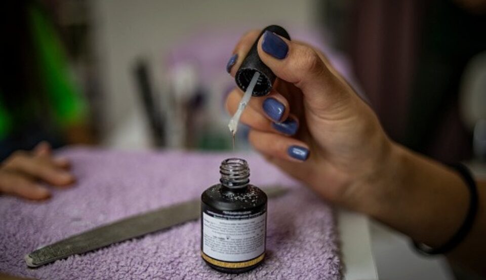 Nail Glue Vs. Super Glue (How To Use) All The Differences