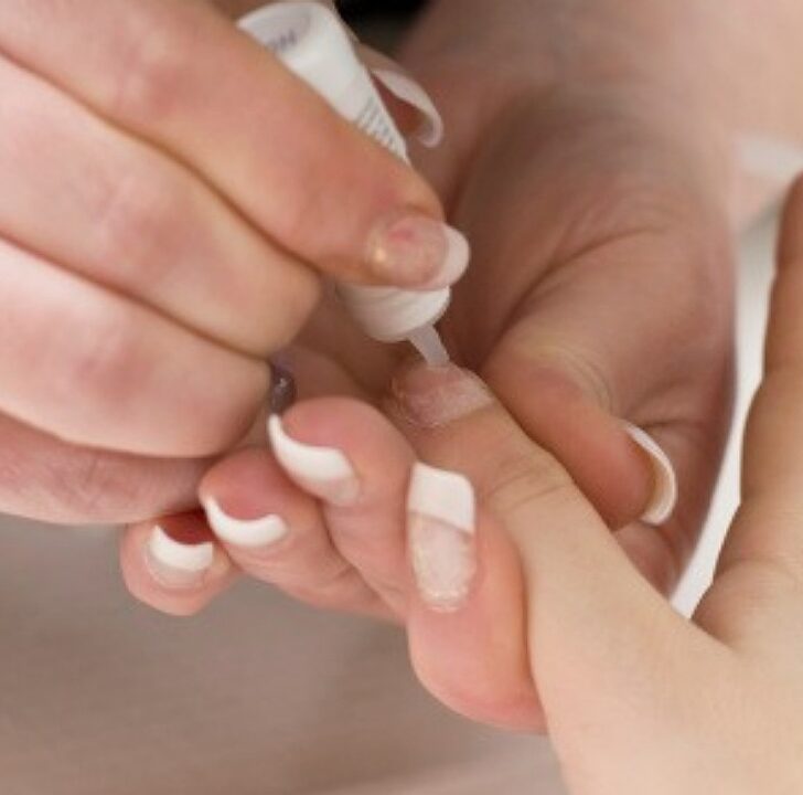 Nail Glue Vs. Super Glue (How To Use) All The Differences