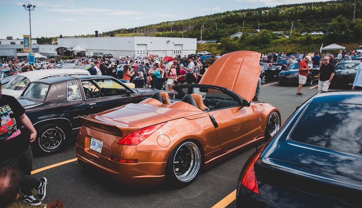 What Is The Difference Between The Names Of Roofless Cars? (Explained