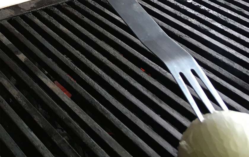 How to Clean a Gas Grill With a Minimum of Chemicals