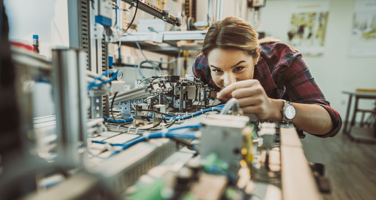 Electrical Engineering Student Spotlight Megan and Evelyn All Together