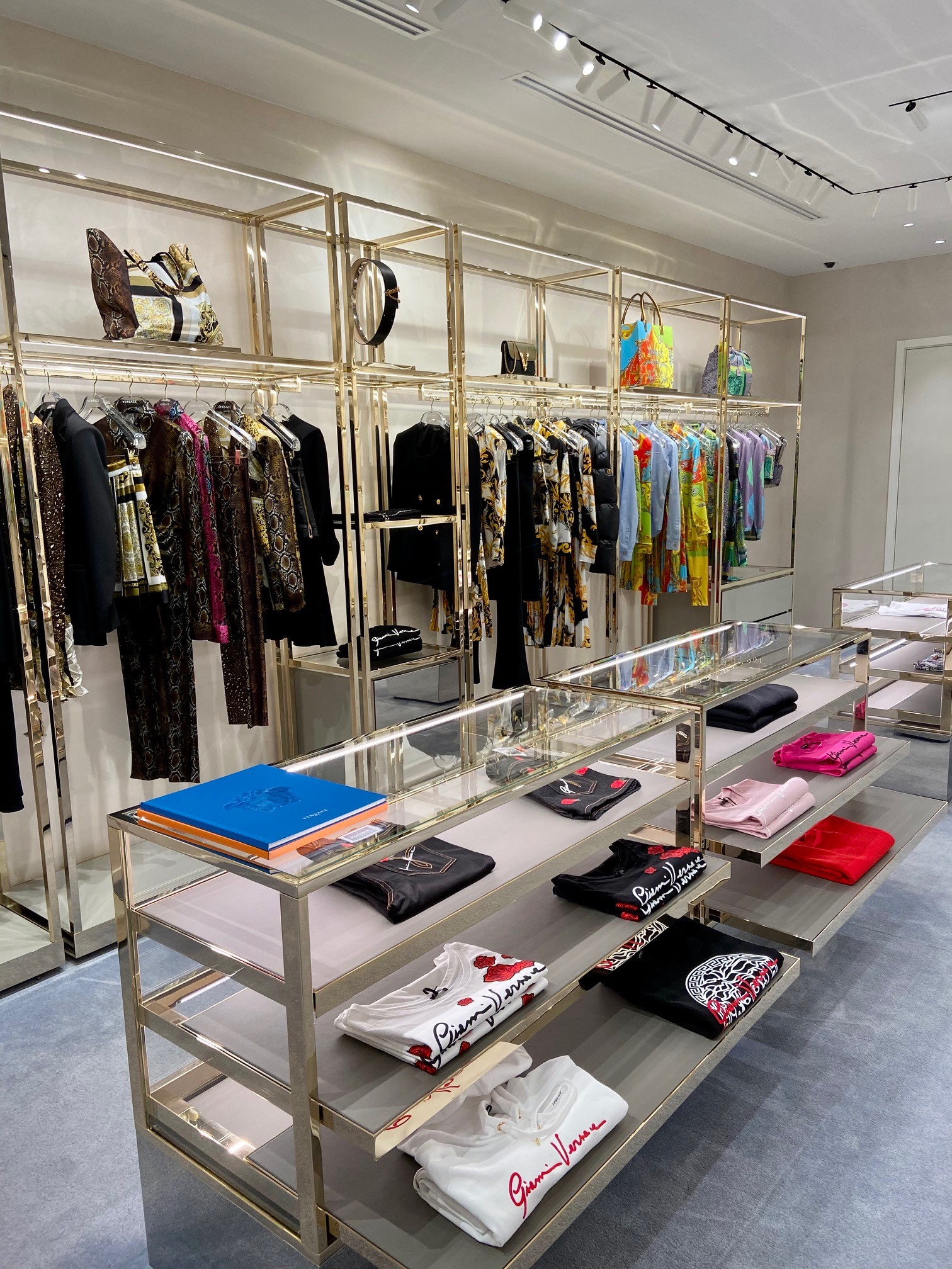 Review Versace Bathrobe Allure By Tess