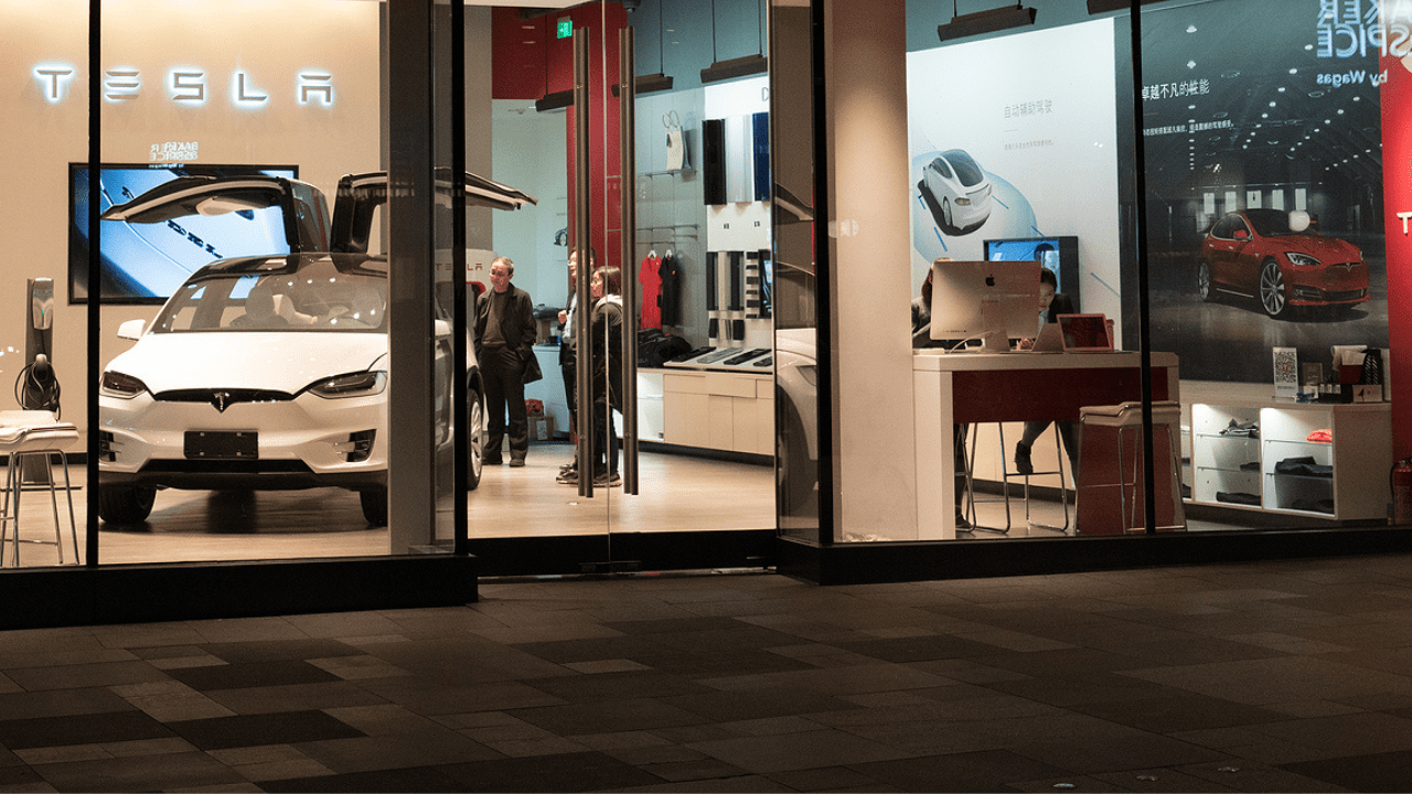 Electric Carmakers Turn To Shopping Malls As Storefronts