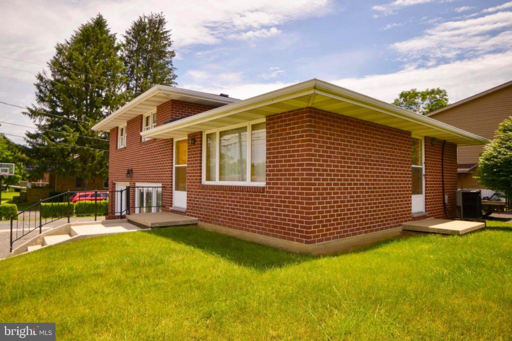 NEW LISTING 40 Dan’s Run Road, Fort Ashby Ally Litten