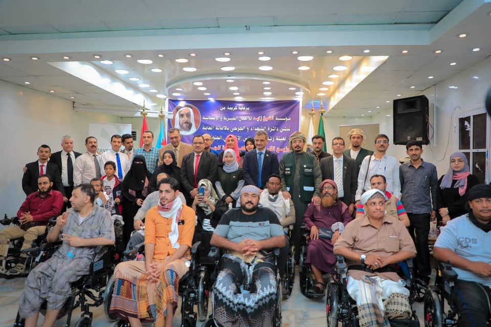 دائرة الشهداء والجرحى بالانتقالي تدشن توزيع 100 كرسي كهربائي للجرحى ذوي الهمم