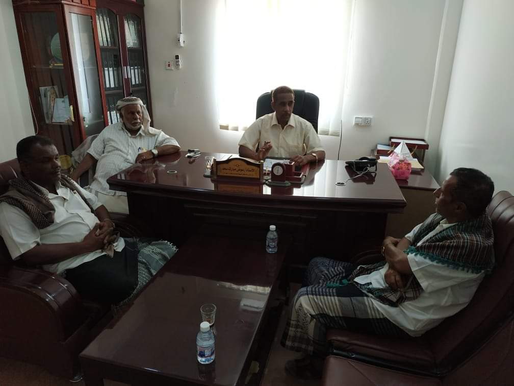 القائم بأعمال انتقالي المهرة يقوم بزيارة تفقديه لمكتب الصحة والسكان بالمحافظة