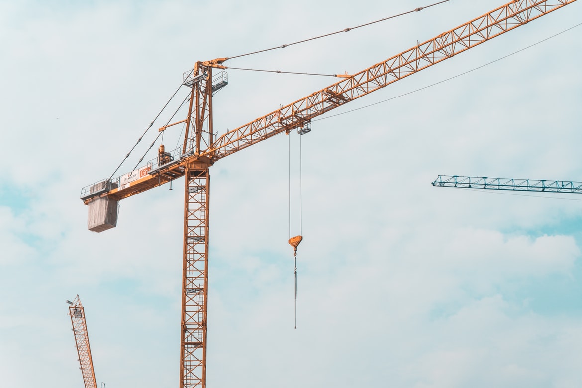 Descubre como se monta una grúa torre en un edificio Construcciones