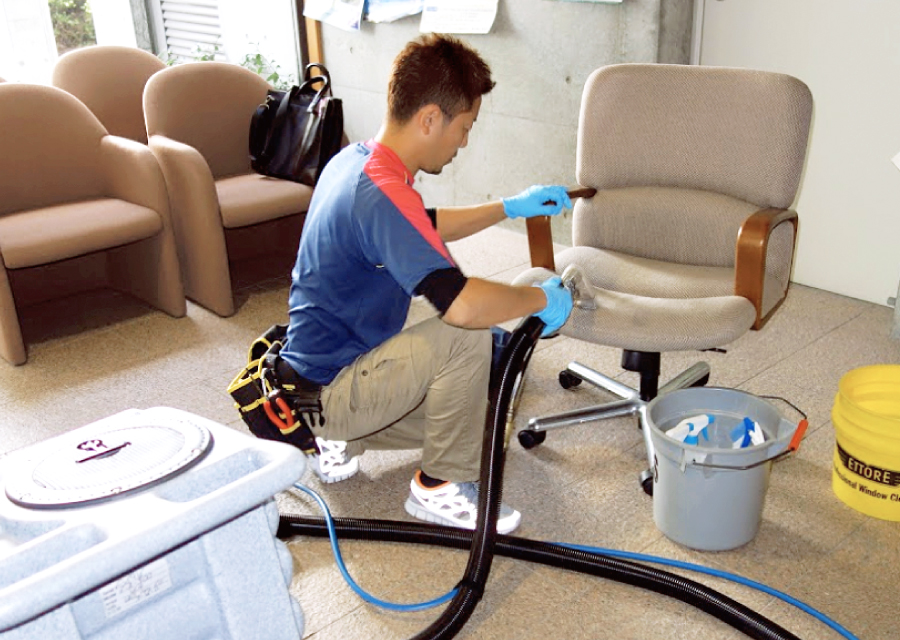 オフィスチェア／イス／ソファーの洗浄クリーニング｜有限会社アルファクリーンシステム