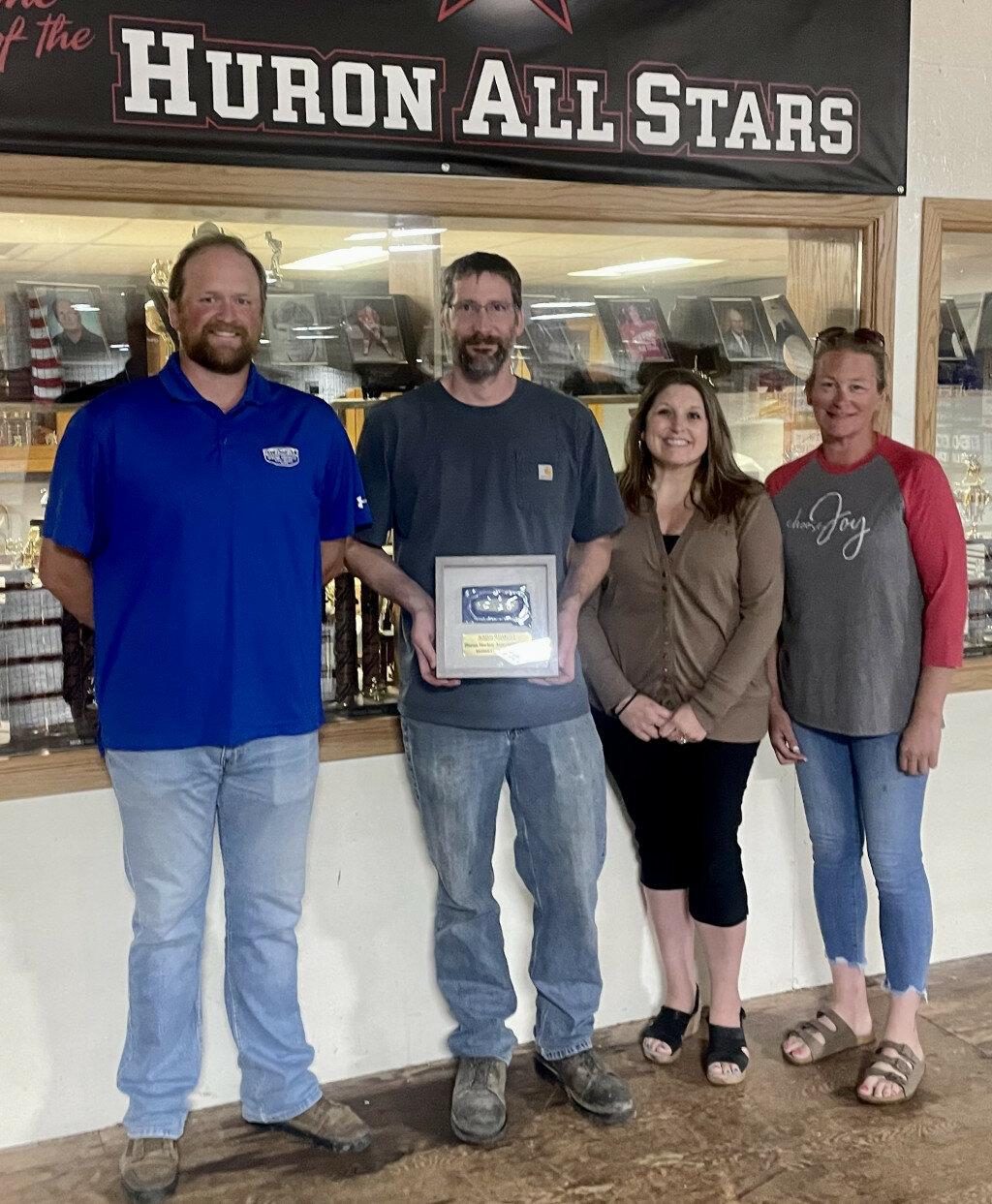 Hometown Hero's Award presented to Huron Hockey The Daily Plainsman