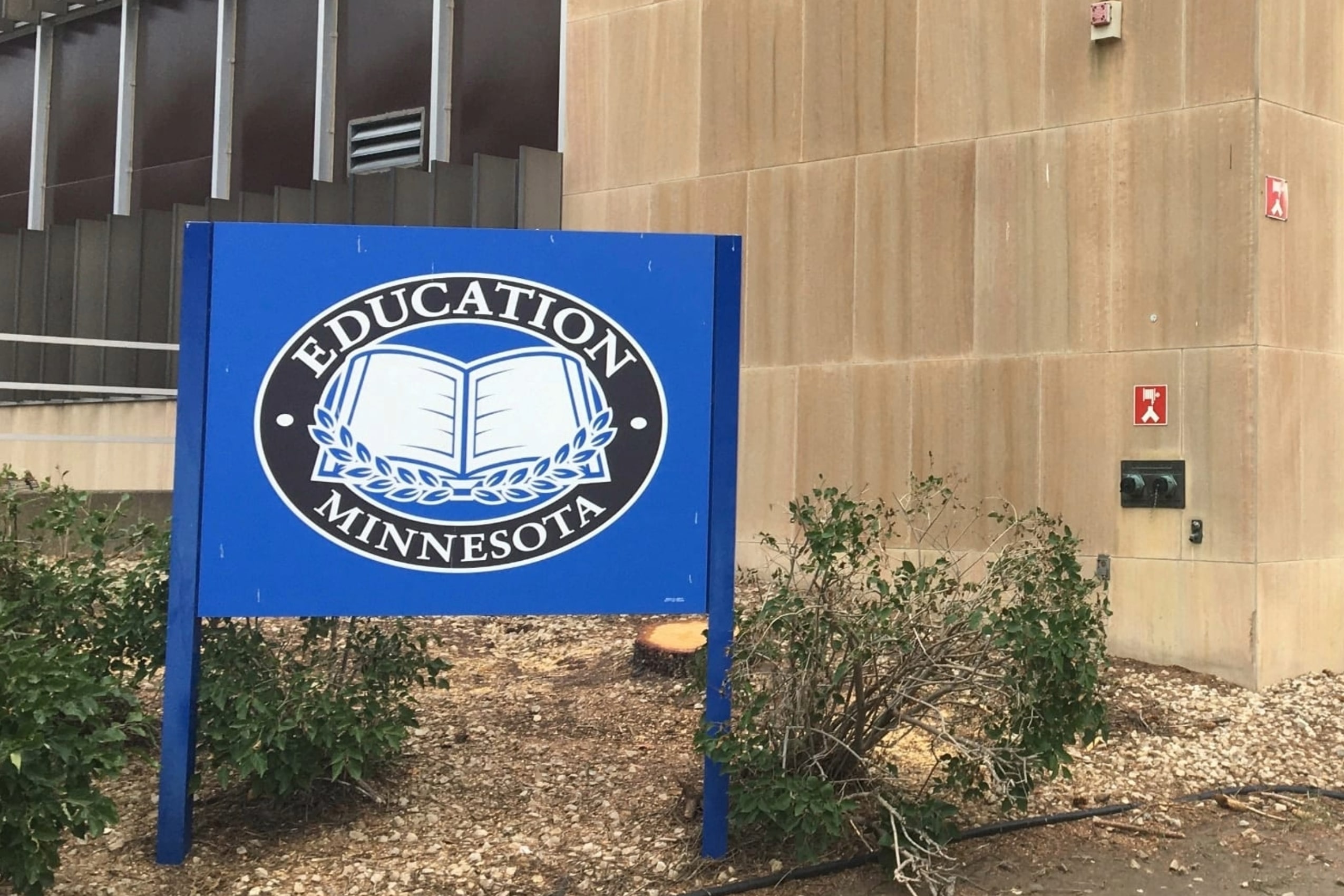 Brainerd school district allows union to stuff mailboxes with campaign lit