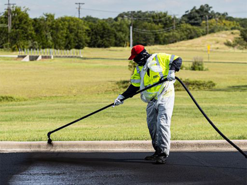 Why Summer Is the Best Time for Asphalt Sealcoating Alpha Paving