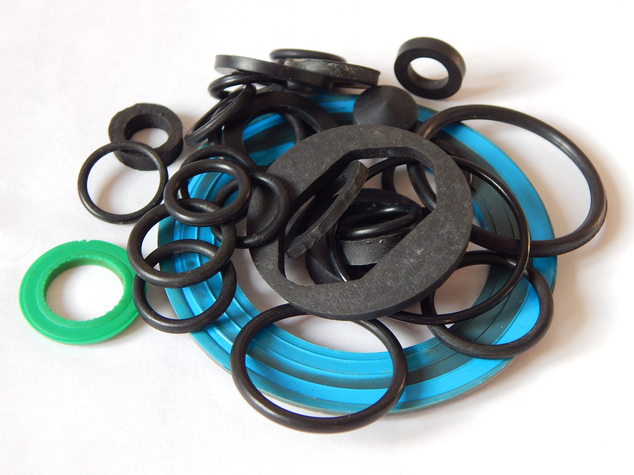 Rubber rings. The photo. Sealing gaskets for hydraulic joints. Rubber sealing rings for plumbing