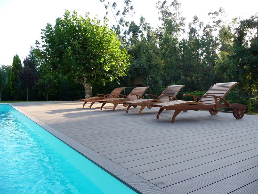 COMPOSITE WOOD DECKING