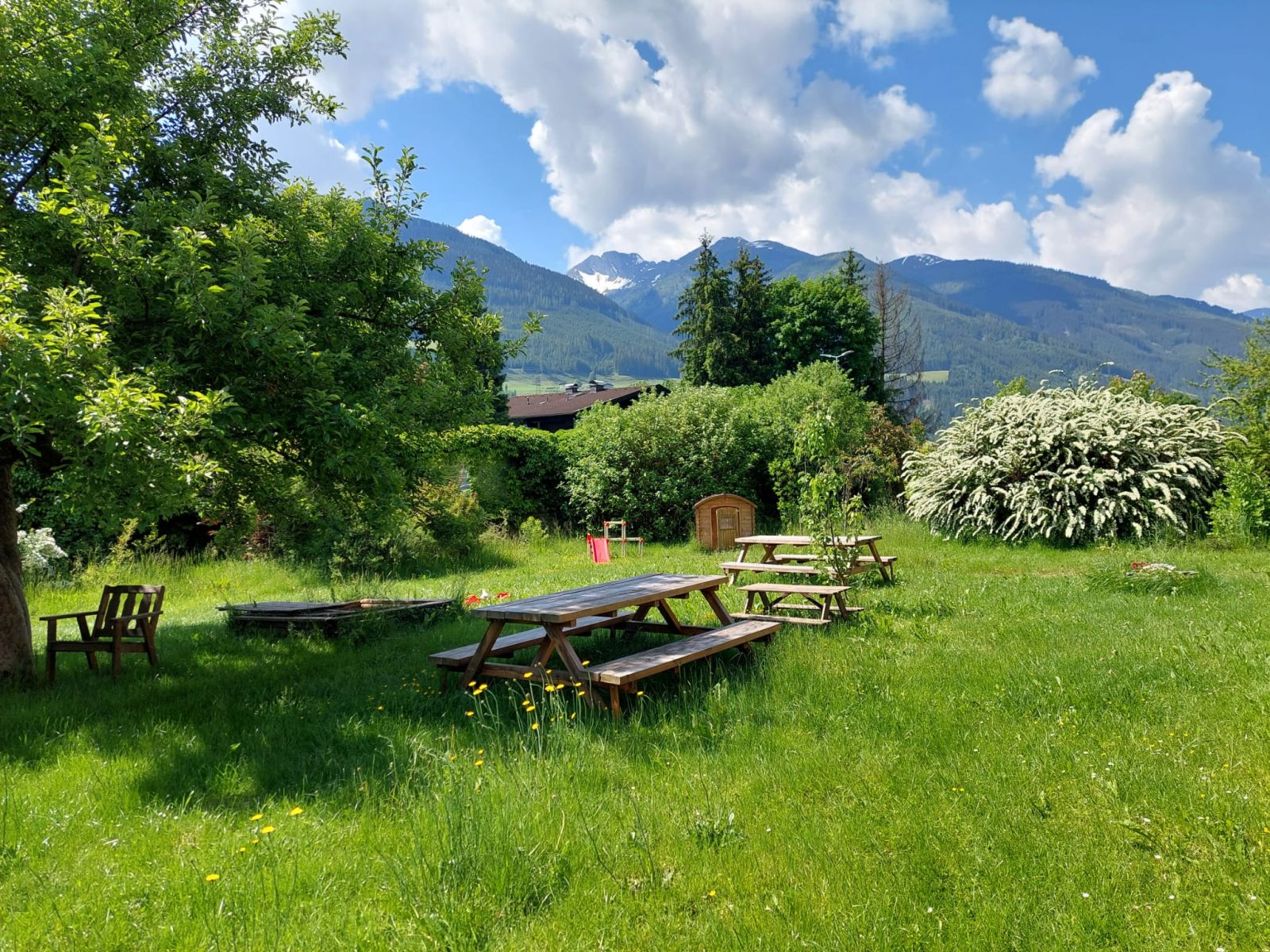 Alpine View Garten/Garden Alpine View Apartments