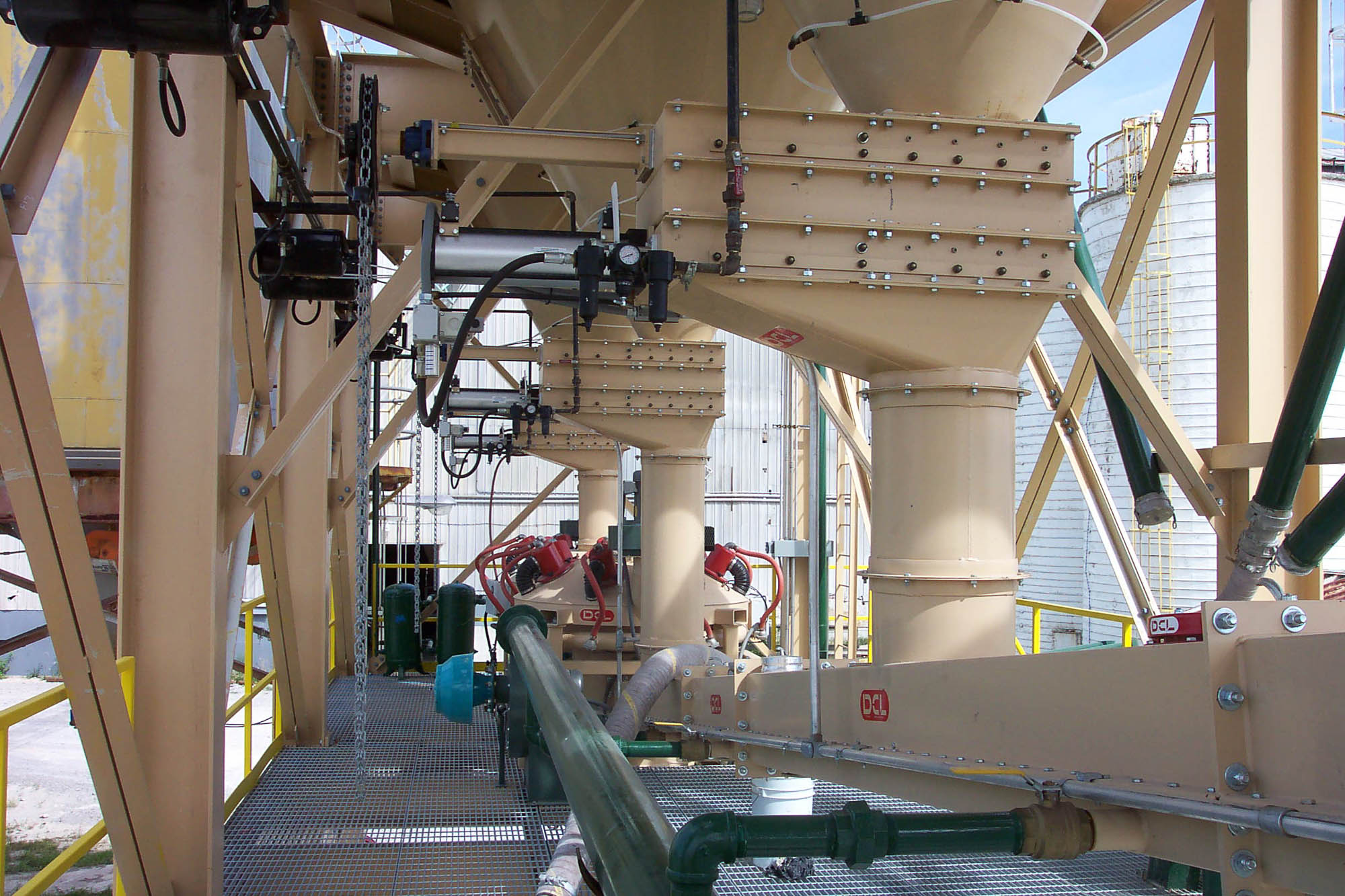 Cement Bulk Storage and Truck LoadOut