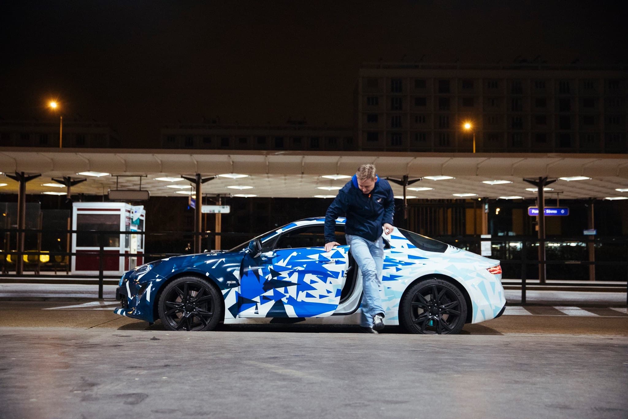 Alpine-AS110-A110-Viree-nocturne-showroo