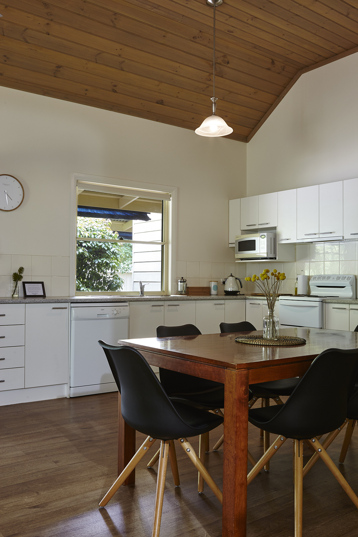 Bookings & Rates Alpine Valley CottagesAlpine Valley Cottages