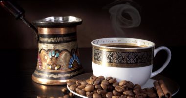 تفسير حلم الميت يعطي قهوة في المنام