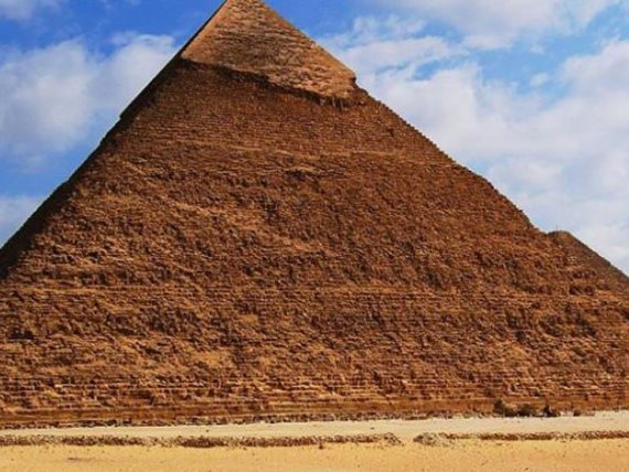 تفسير حلم صعود الهرم الأكبر في المنام