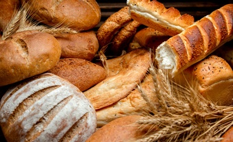 إذا تناول فهد خمس قطع خبز من نفس النوع، كم سعراً حراريا