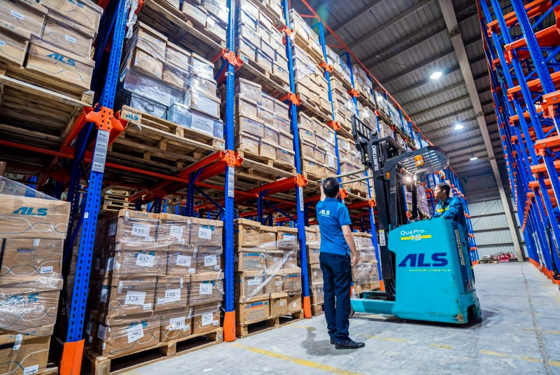 Advantages of document warehouse service compared to internal storage?