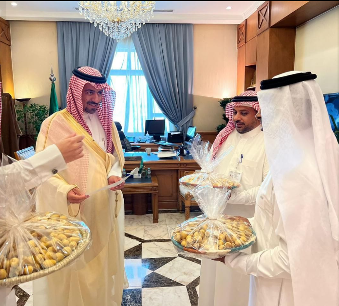 محافظ القطيف يطّلع على تجربة المزارع علي الخويلدي