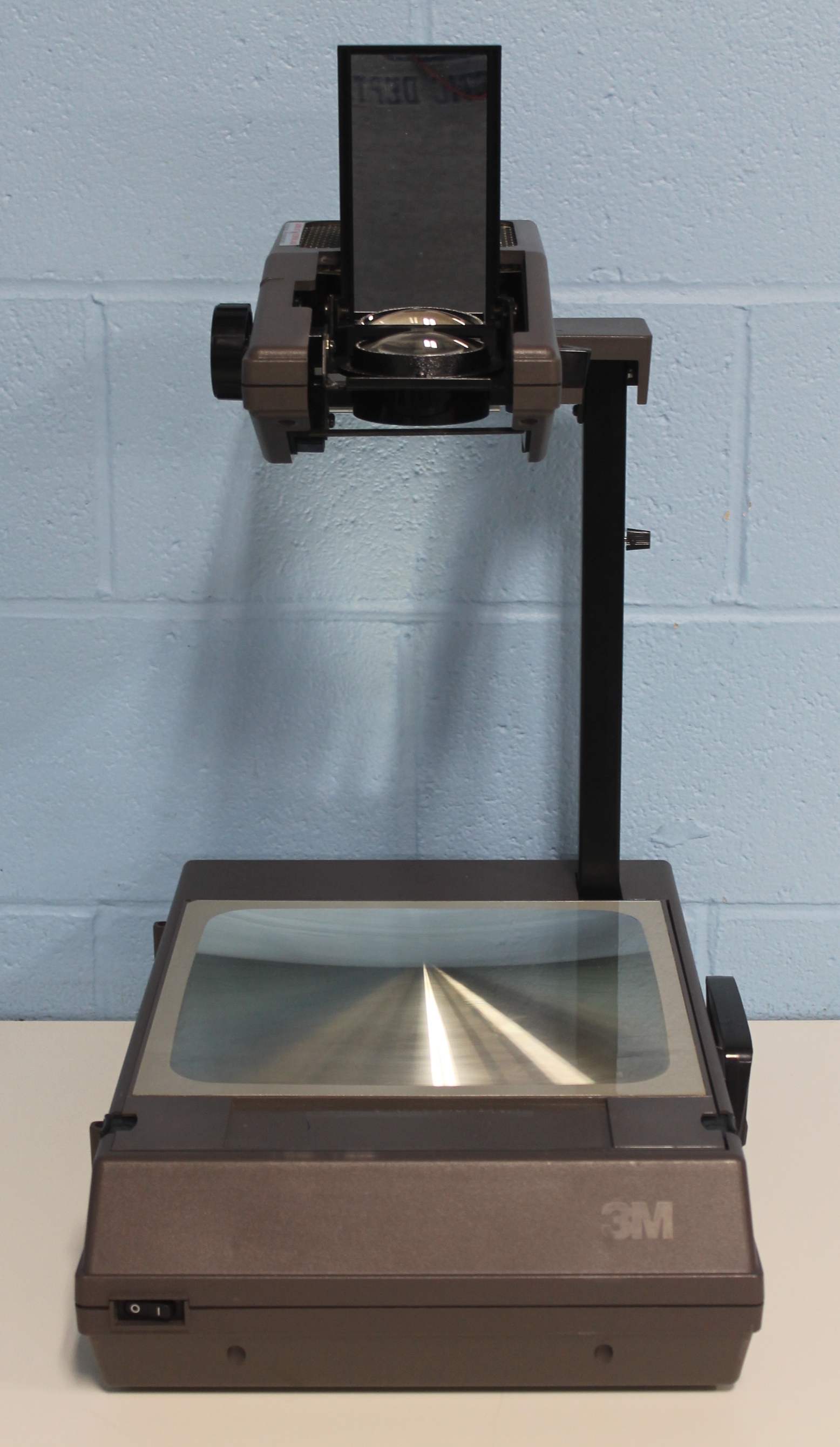 3M 2000AGT Portable Overhead Projector Ag 120V/60H
