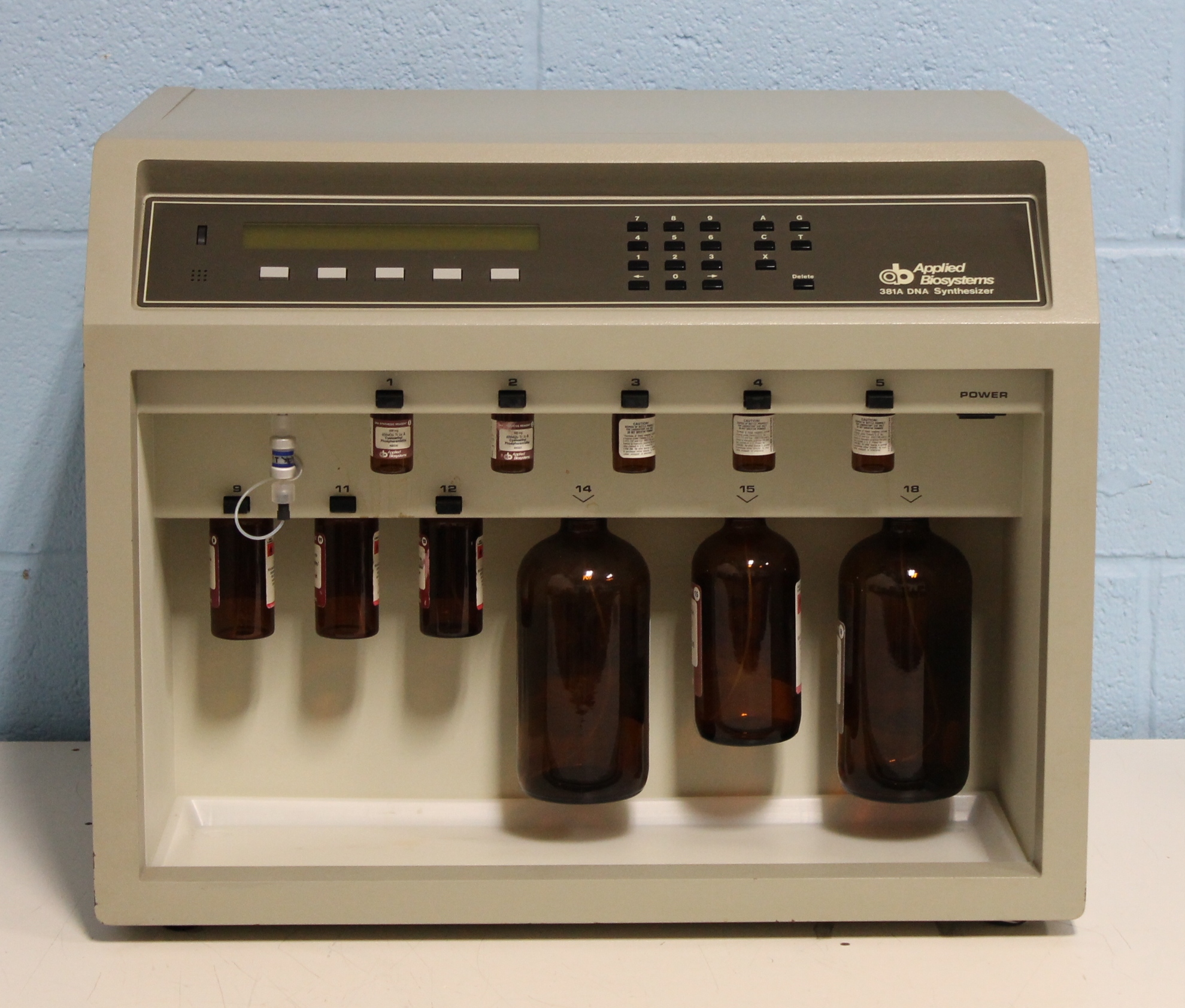 Applied Biosystems 381A DNA Synthesizer