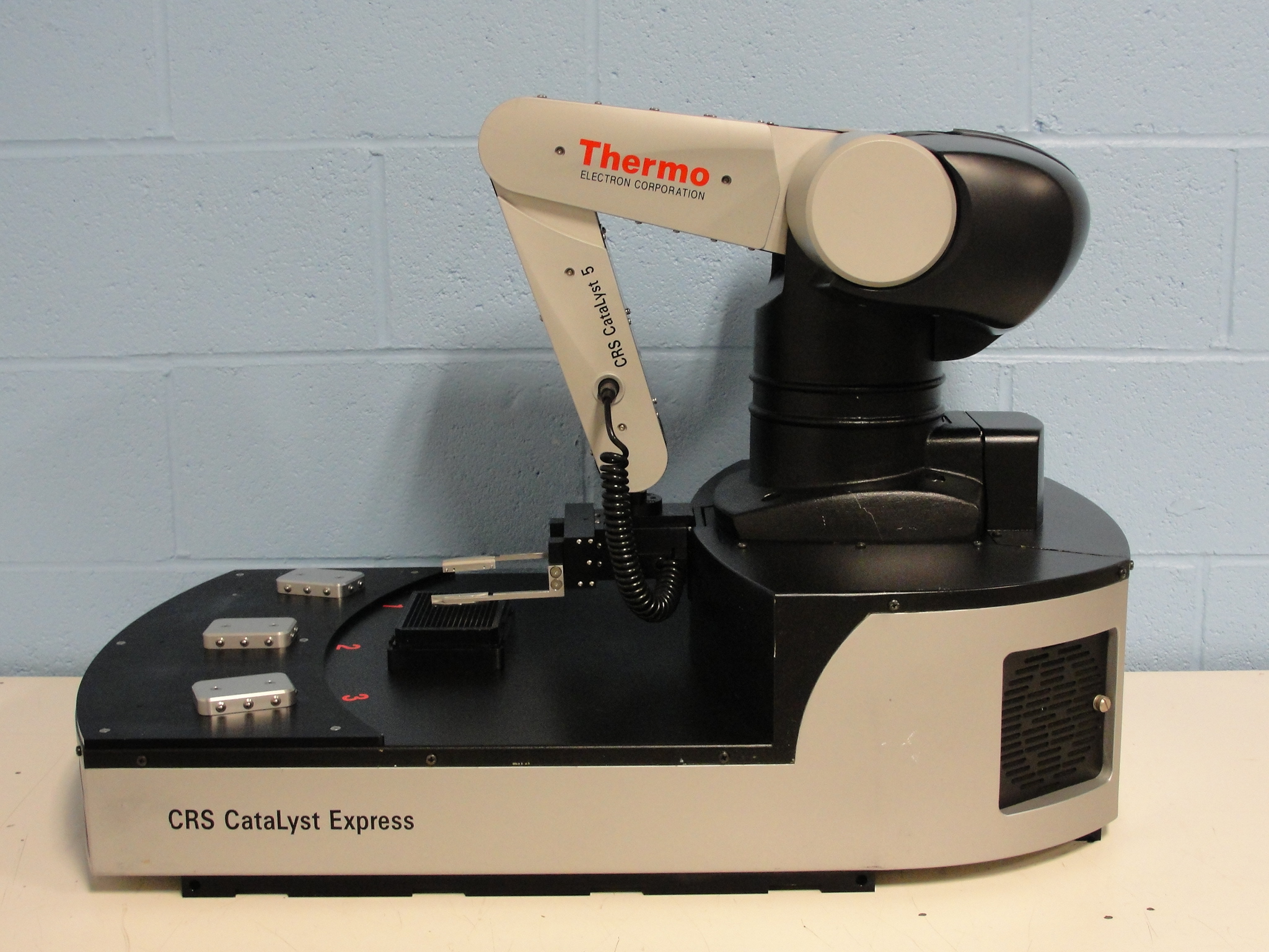 Thermo Scientific CRS CataLyst5 Express Robot Microplate Handler Syst