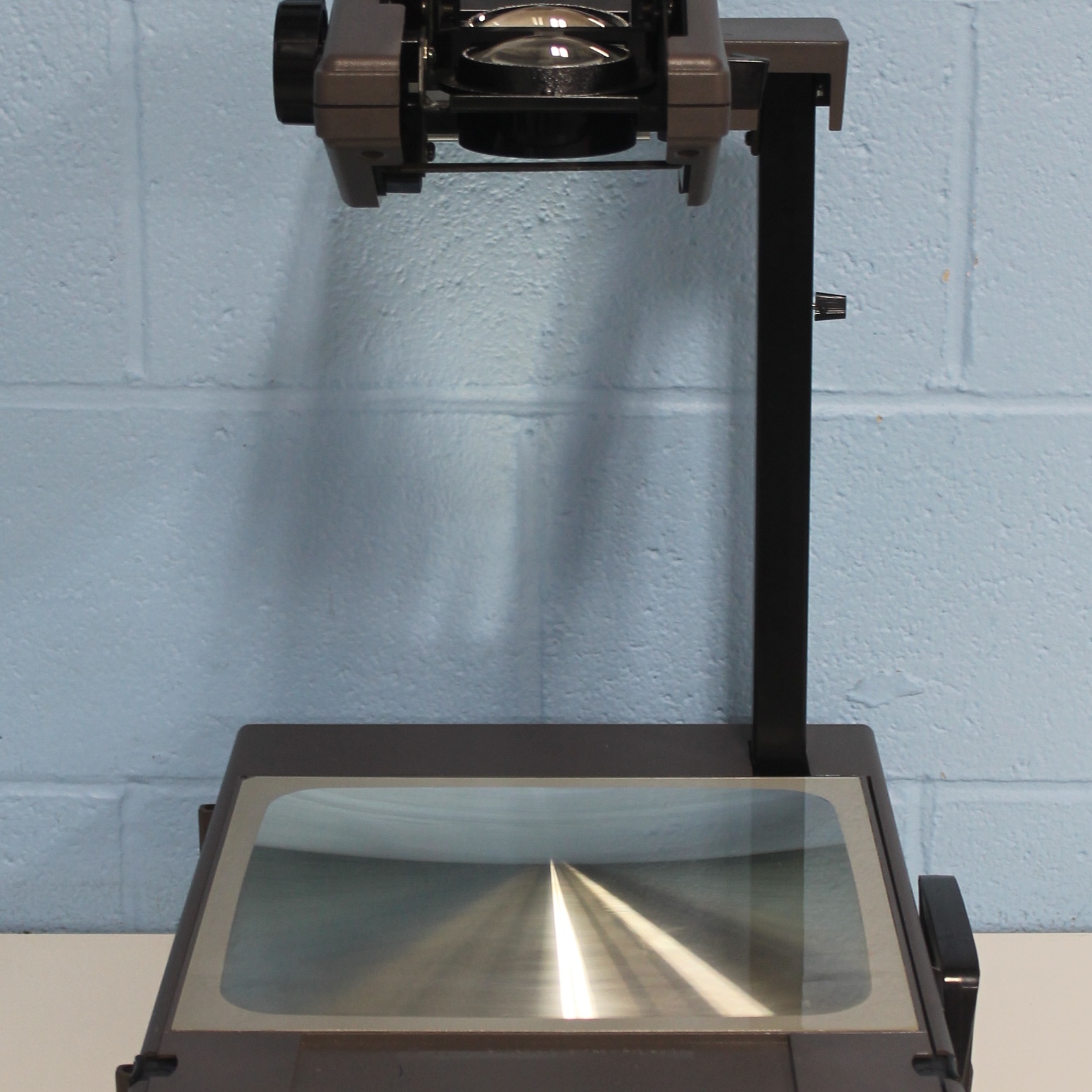 3M 2000AGT Portable Overhead Projector Ag 120V/60H