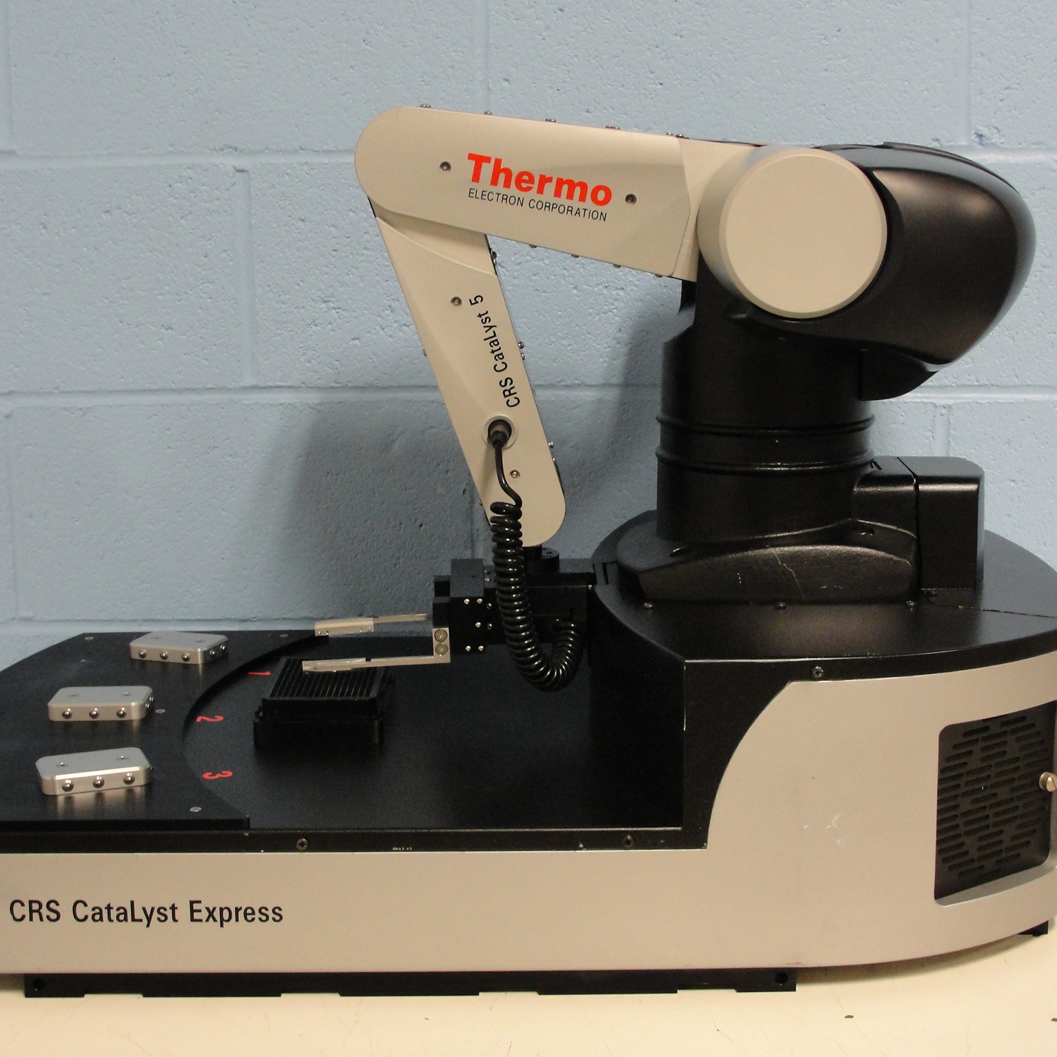 Thermo Scientific CRS CataLyst5 Express Robot Microplate Handler Syst