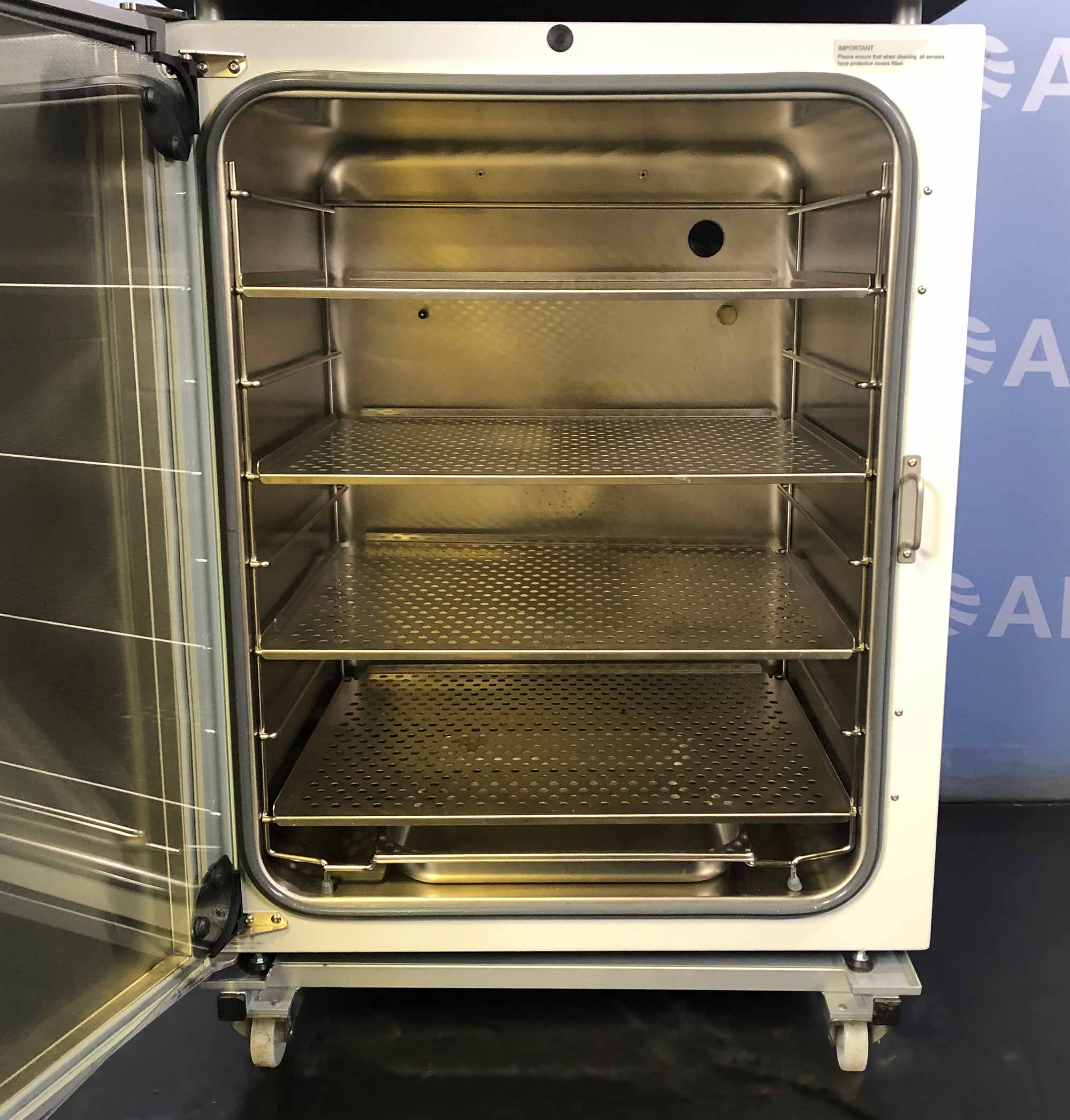New Brunswick / Eppendorf Galaxy 170 R DualStack CO2 Incubator