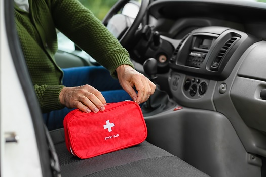 What Should I Put in My Car Emergency Winter Kit?