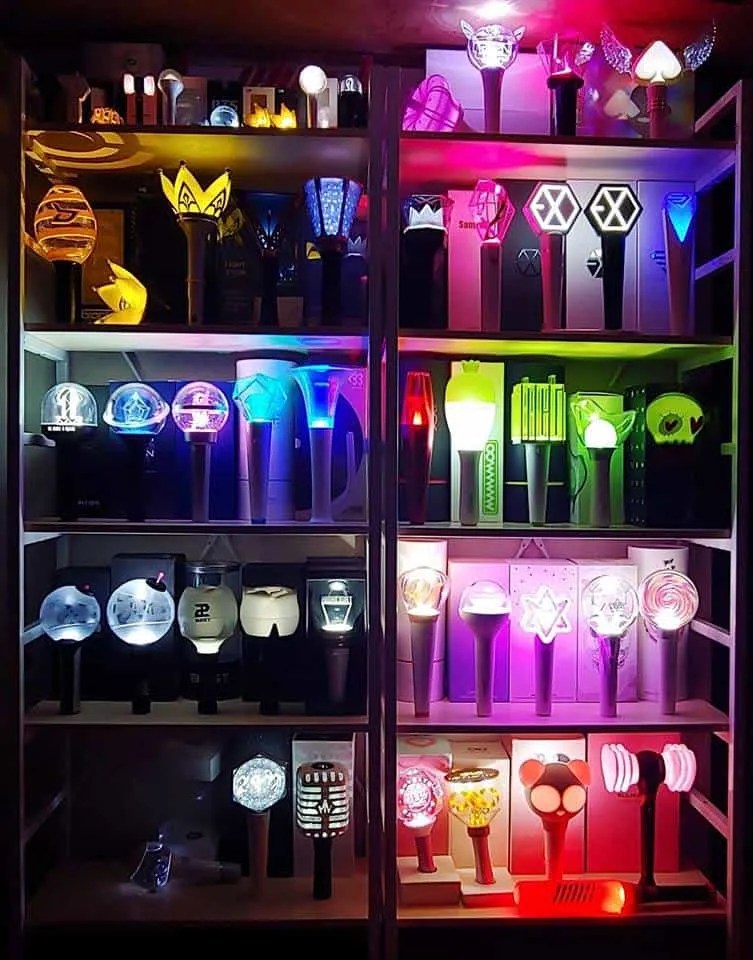 Cette Fan De KPop Nous Impressione Avec Sa Collection De Lightsticks
