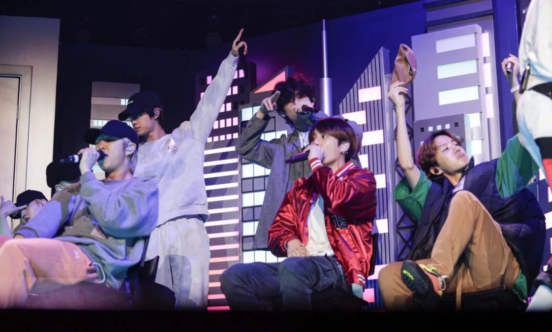 Les ARMYs furieux après avoir vu les répétitions de BTS