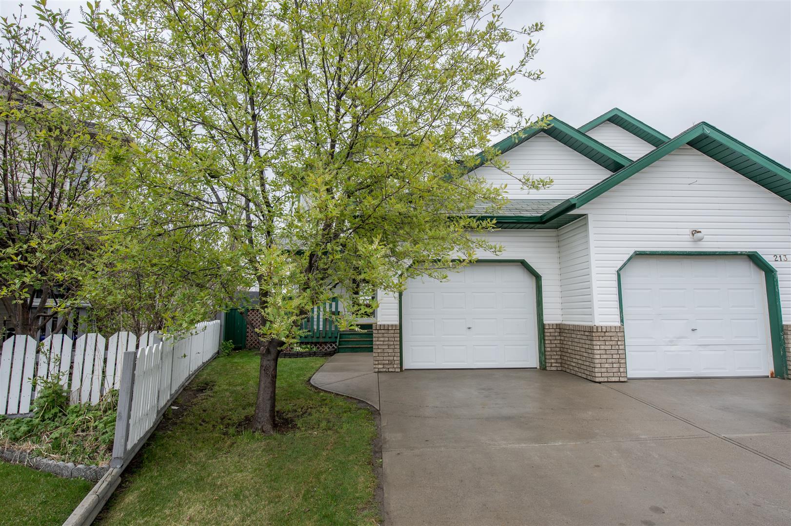 Willowbrook 3 Bedroom Duplex Airdrie, Alberta West Side