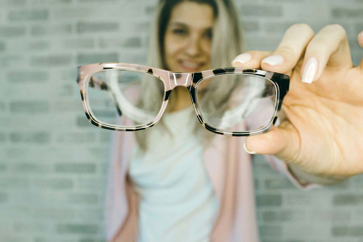 Time to get rid of glasses permanently! Amanat Hospital Best Eye