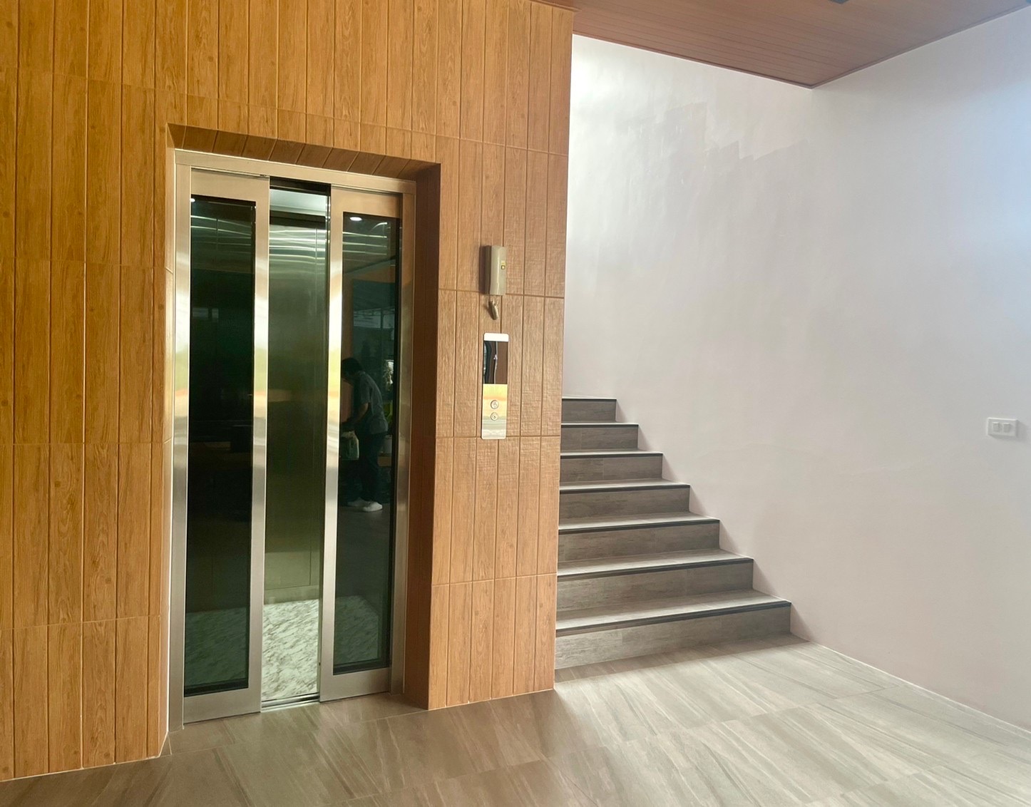 NEKtech Petfood Office Lift Amatalift ผลงานของเรา