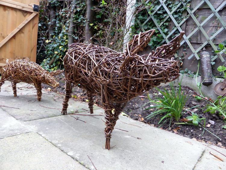 Pigs (1) Willow animal sculptures