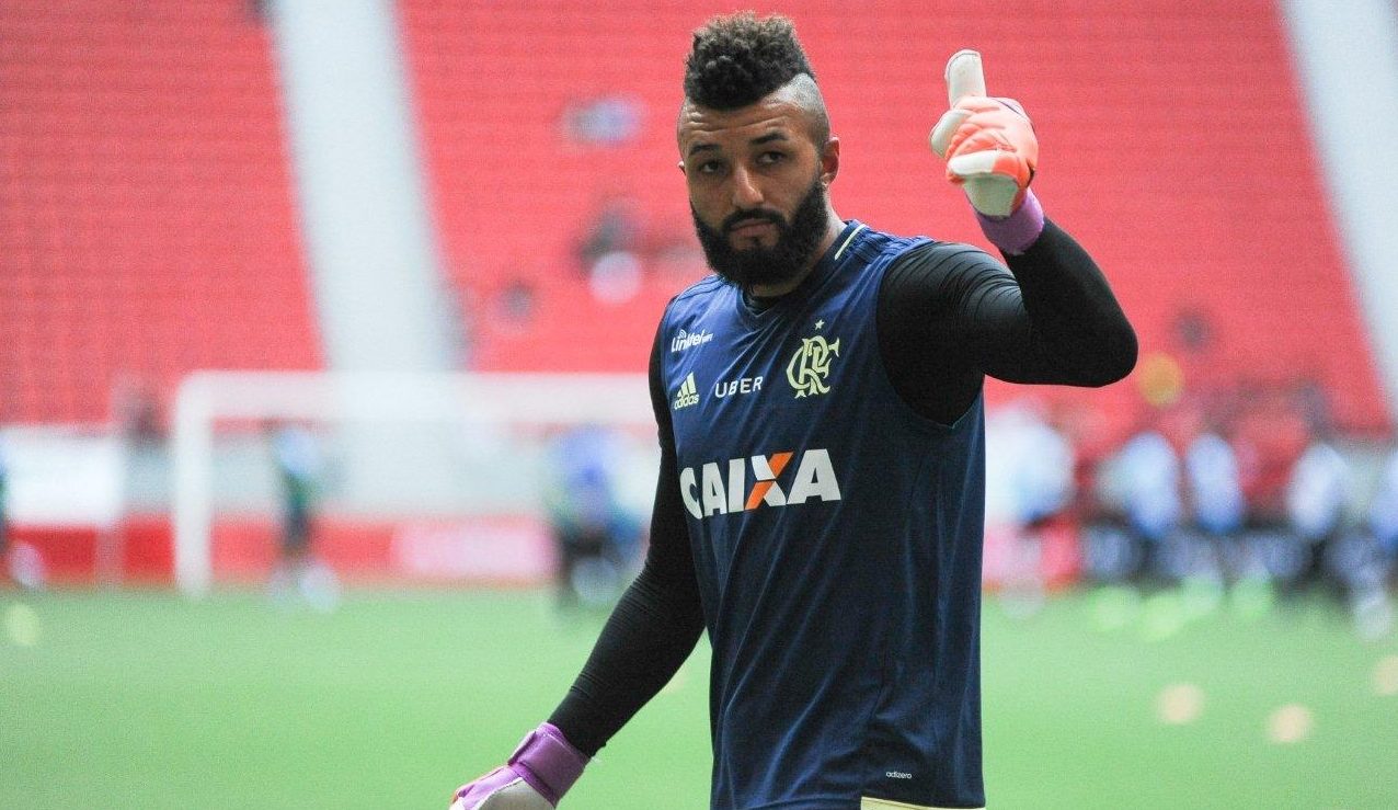 Criticado, Alex Muralha indica desejo de sair do Flamengo em 2018