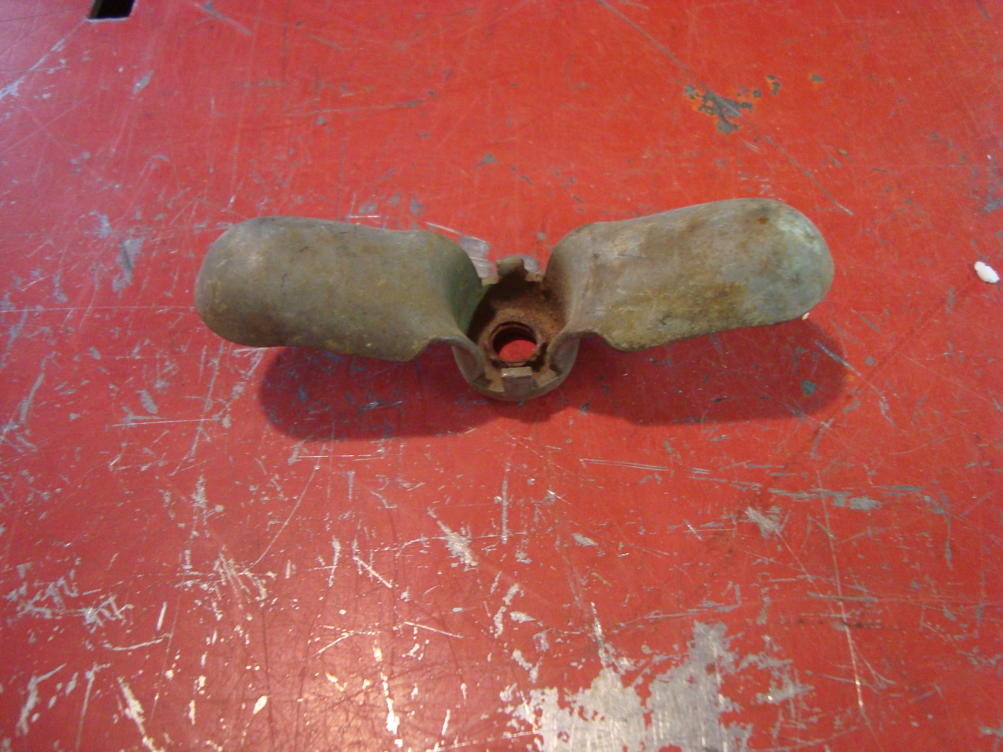 Spare tire wing nut. AMC? Danny L Sharer, dba Down and Dirty Dan's