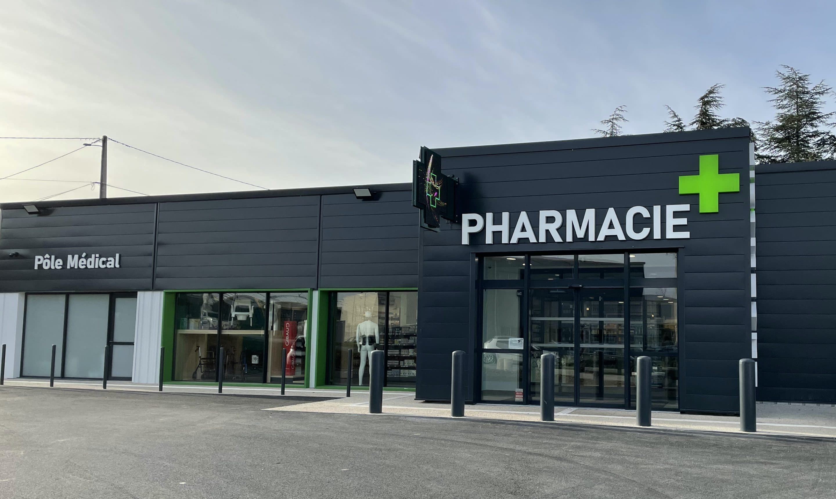 PHARMACIE ET PÔLE MÉDICAL
