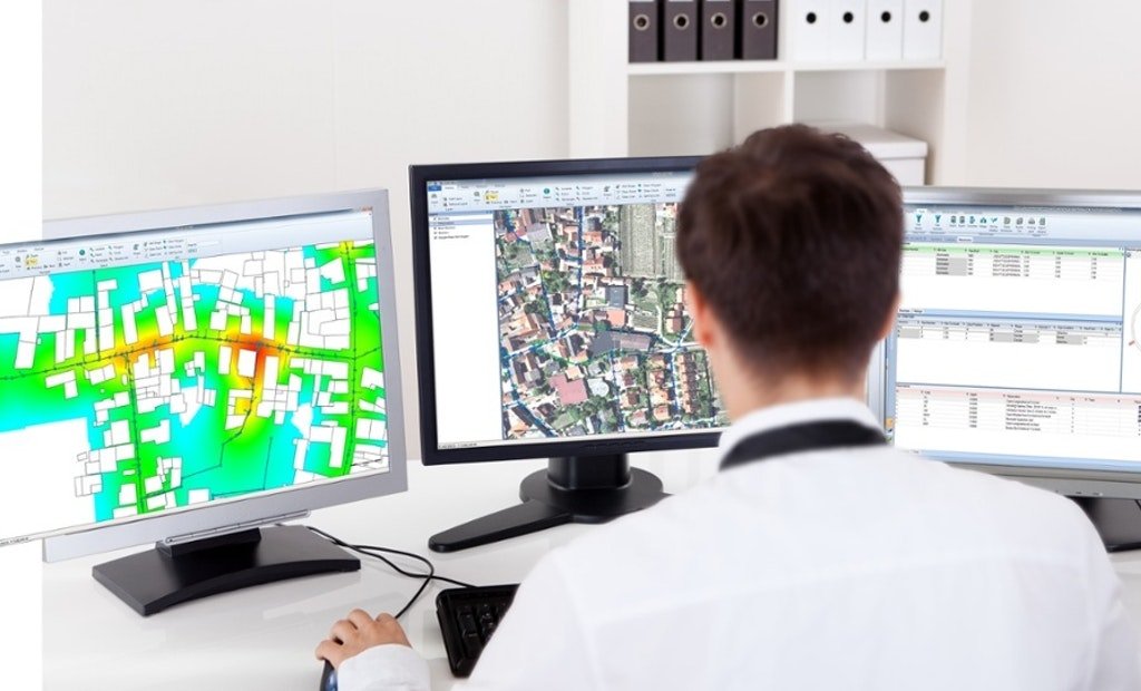 Free GIS software and training from Esri to support people who lost