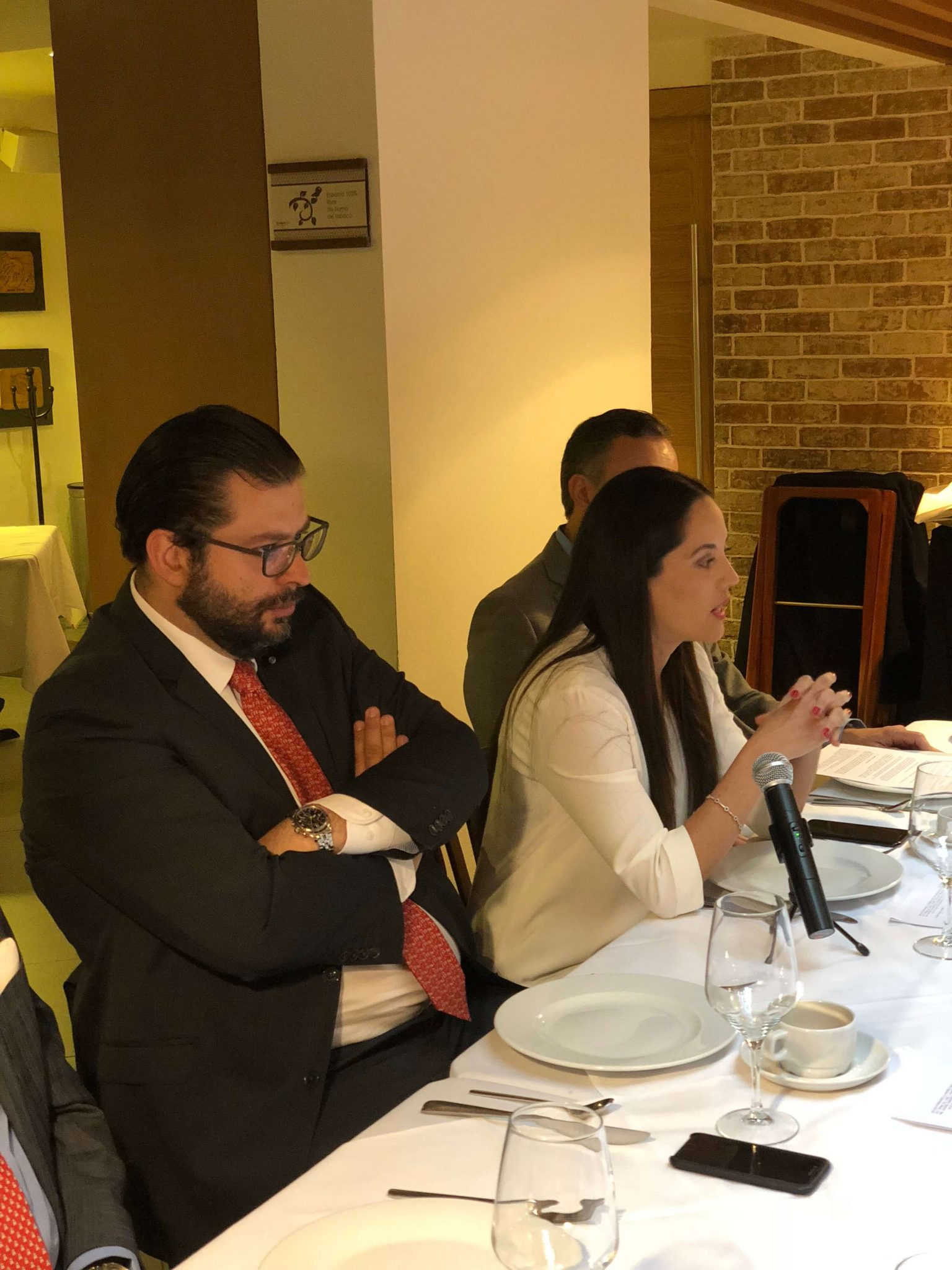 Desayuno mensual con invitado 10 de abril AMDF