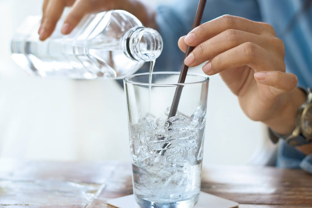 Estil mauvais de boire de l'eau froide ? Améliore ta Santé