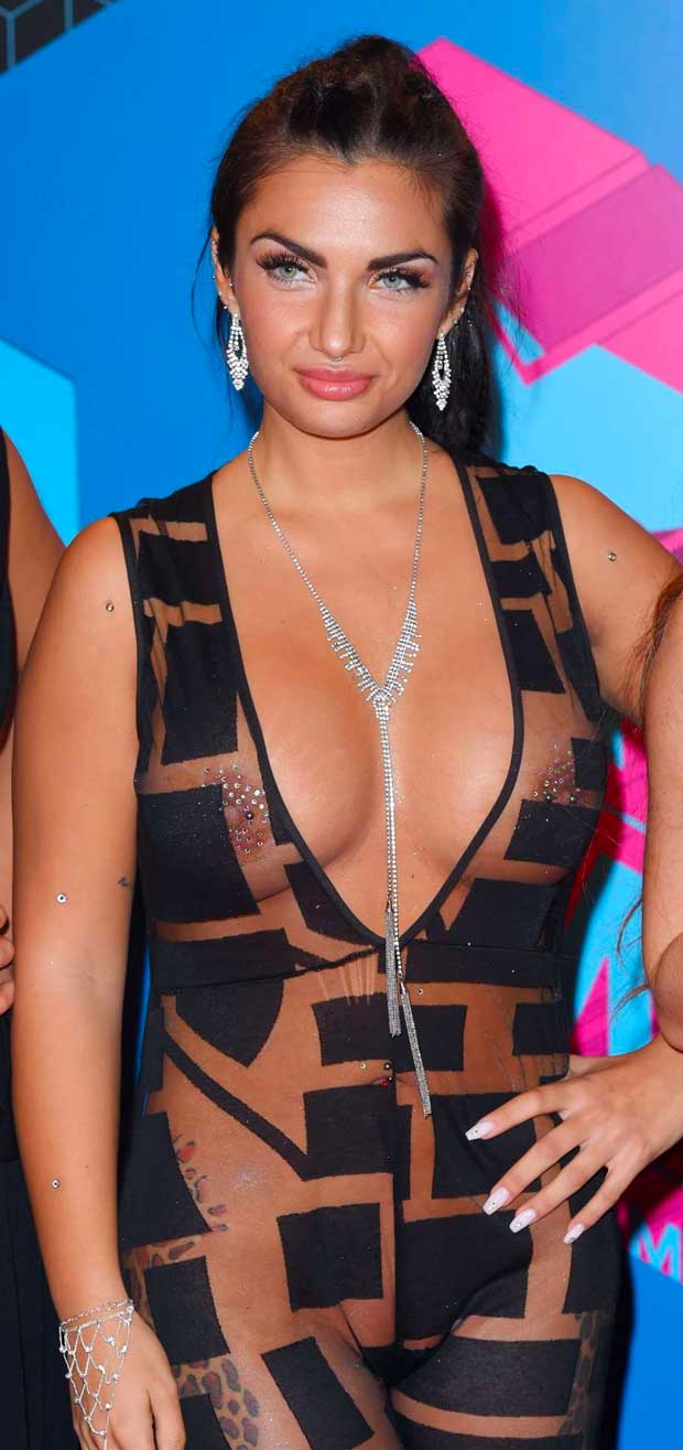 Elettra Lamborghini Piercings Oreja . Elettra Lamborghini Ensena Su Piercing Mas Intimo Y Hace Arder Italia Galeria Imperdible El Diario De Santiago